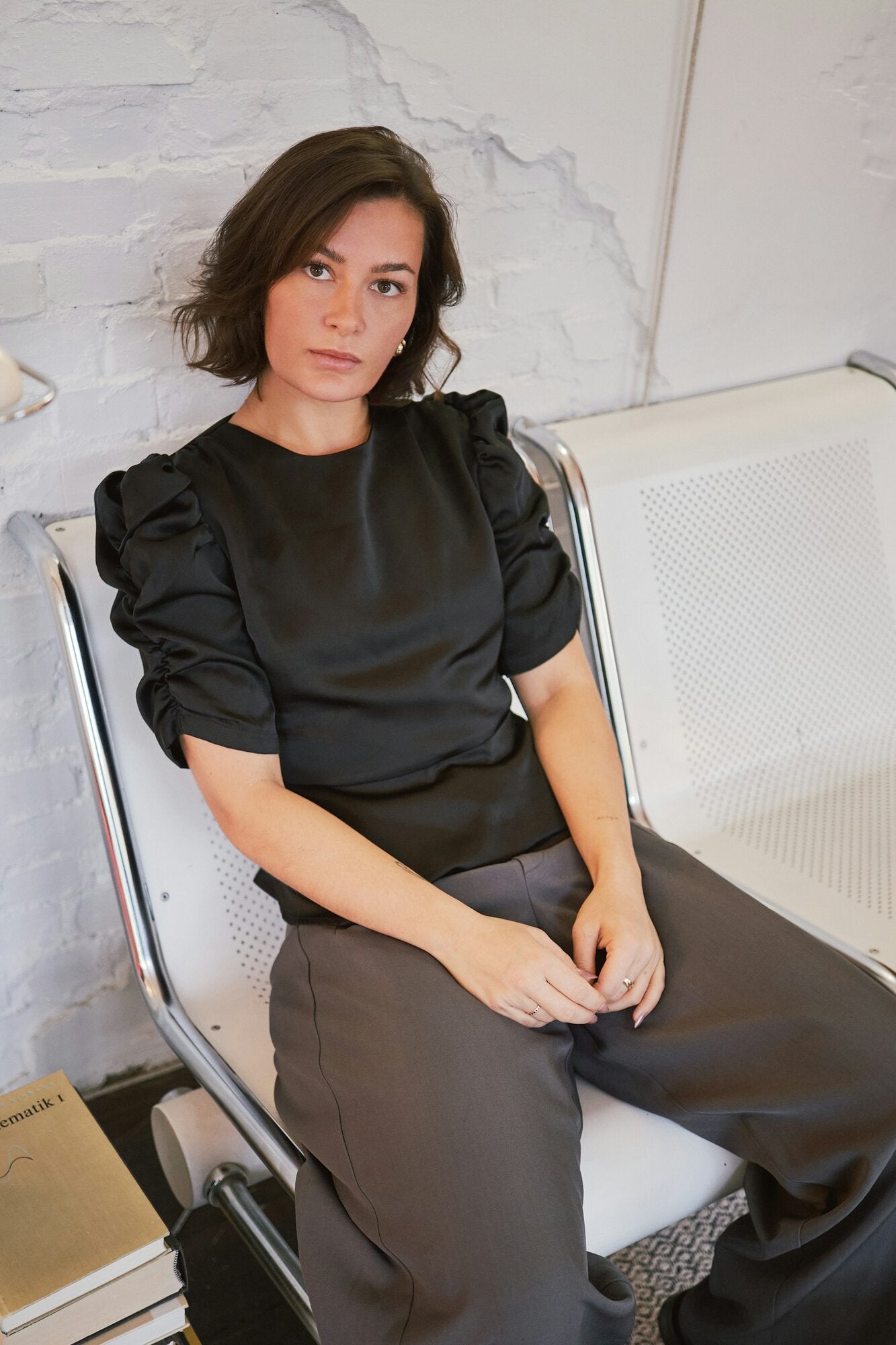 Benua Heavy Sateen bluse - sort